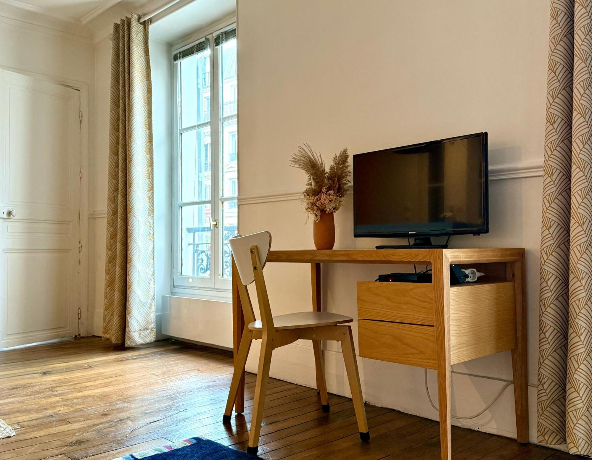 Center Of - Gare Est / Nord Apartment